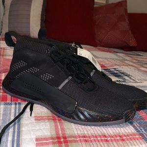 BRAND NEW DAME 5’s